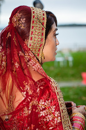 2510 punjabi-traditional-fun-loving-wedding-photographer-cake-centereach-with-beutiful-bride-groom--backyard-wedding-ceremony- longisland-wedding-pictures